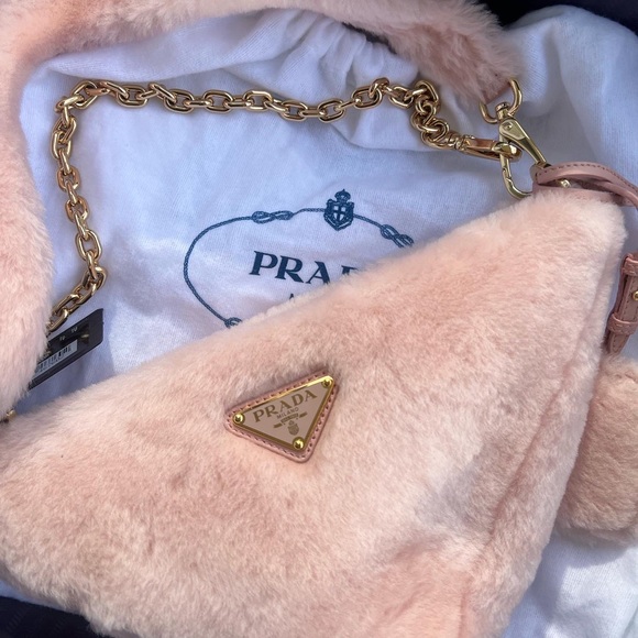 Prada triangle shearling shoulder bag mini with Crosby strap and golden chain - Picture 7 of 11